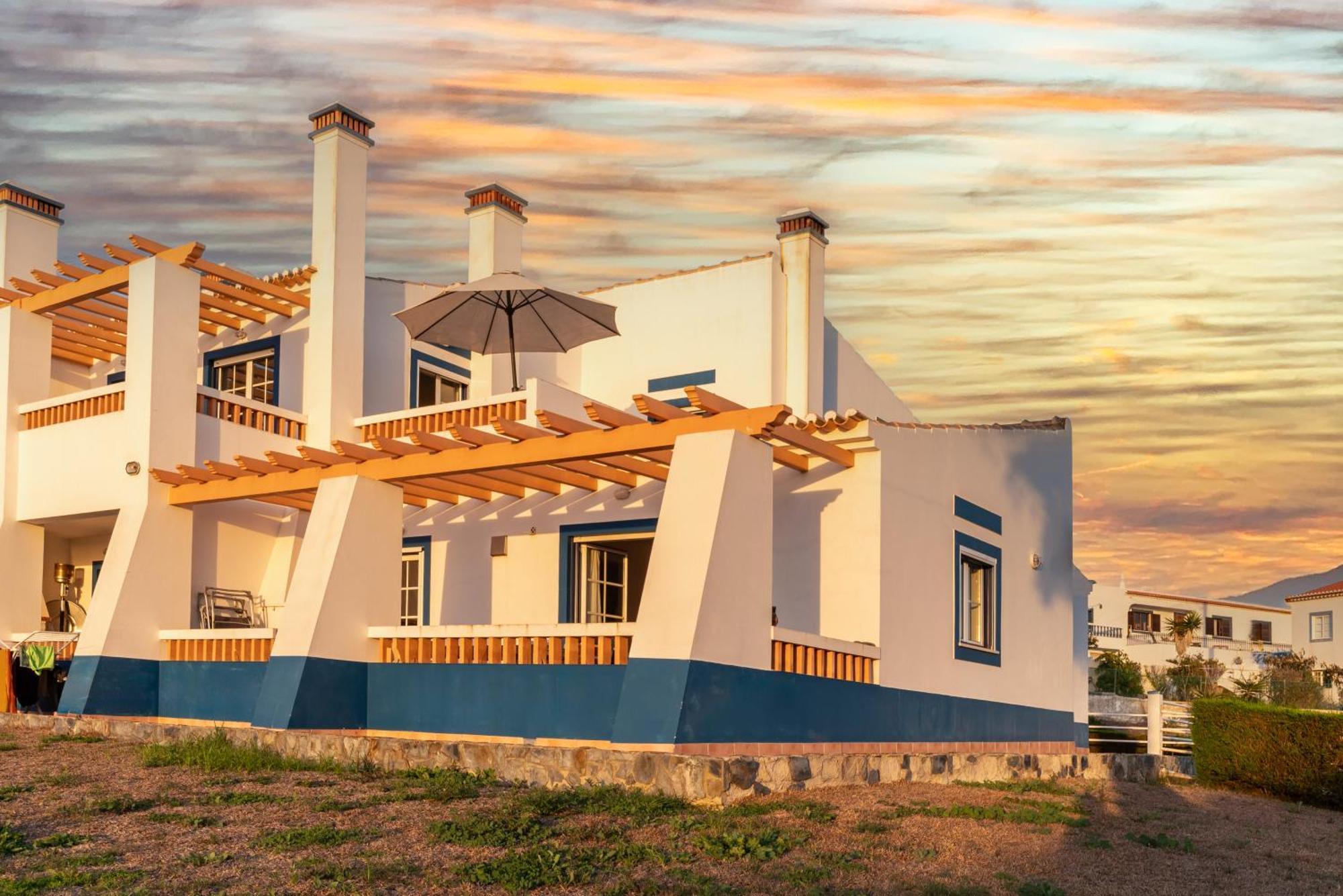 Sweet Home Arrifana // Beachhouse Praia da Arrifana Buitenkant foto